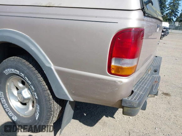 1997 Ford Ranger XLT with VIN 1FTCR15X0VPA25106, listed as a IAAI auction lot 42061204 with 173,022 mi miles. Bid and sale history available at carsss.com. Image 6.