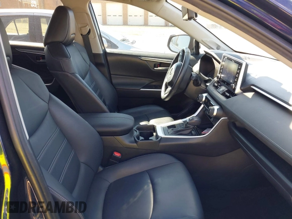 2019 Toyota RAV4 XLE Premium with VIN 2T3A1RFV4KW078806, listed as a IAAI auction lot 41877504 with 99,017 mi miles. Bid and sale history available at carsss.com. Image 5.