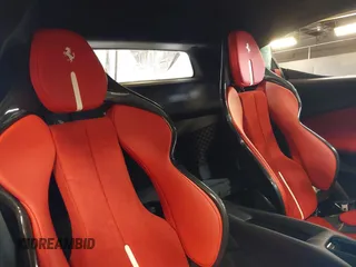 2024 Ferrari 296 GTB z VIN ZFF99SLA6R0303425, wystawiony jako IAAI lot #39193585 z przebiegiem Nie podano mil oraz . Historia ofert i sprzedaży dostępna na DreamBid. Obrazek 8.