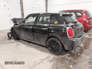 2017 MINI Hardtop 4 Door Cooper z VIN WMWXU1C34H2F78228, wystawiony jako IAAI lot #41549060 z przebiegiem 49 393 mil mil oraz . Historia ofert i sprzedaży dostępna na DreamBid. Obrazek 3.