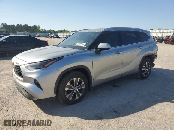 2022 Toyota Highlander XLE z VIN 5TDGZRBH8NS225766, wystawiony jako Copart lot #52007235 z przebiegiem 88 505 mil mil oraz Czysty tytuł • Clean title. Historia ofert i sprzedaży dostępna na DreamBid. Obrazek 1.
