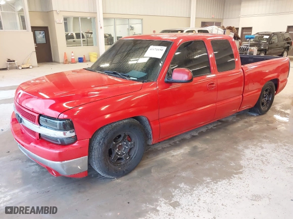 2000 Chevrolet Silverado 1500 LS with VIN 2GCEC19T6Y1406669, listed as a IAAI auction lot 41174150 with 260,880 mi miles. Bid and sale history available at carsss.com. Image 2.