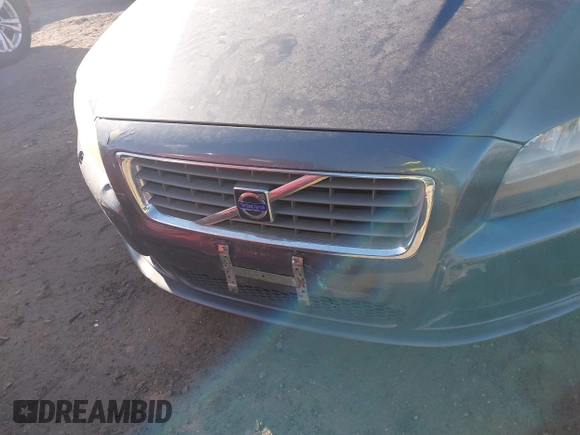 2007 Volvo S80 I6 with VIN YV1AS982971046241, listed as a IAAI auction lot 41713105 with 999,999 mi miles. Bid and sale history available at carsss.com. Image 6.