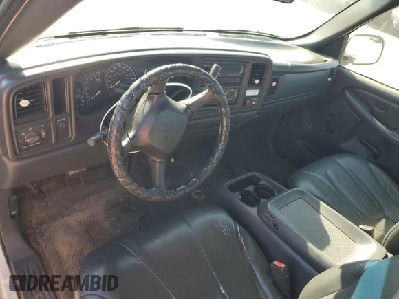 2002 Chevrolet Silverado 2500 z VIN 1GBHC24U12Z229423, wystawiony jako Copart lot #46696895 z przebiegiem Nie podano mil oraz Czysty tytuł • Clean title. Historia ofert i sprzedaży dostępna na DreamBid. Obrazek 8.