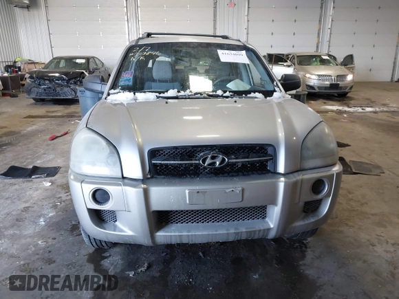 2005 Hyundai Tucson GL with VIN KM8JM12B25U171048, listed as a IAAI auction lot 41634099 with 188,086 mi miles. Bid and sale history available at carsss.com. Image 11.