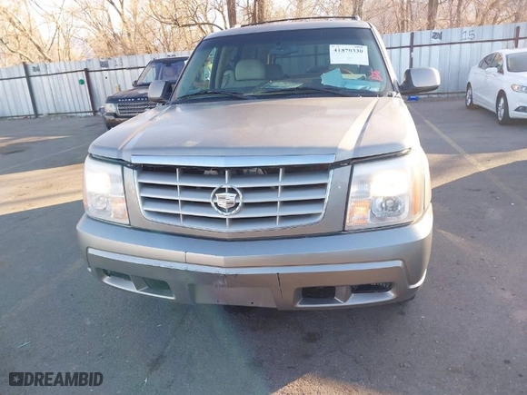 2002 Cadillac Escalade with VIN 1GYEK63N52R114918, listed as a IAAI auction lot 41870330 with 211,423 mi miles. Bid and sale history available at carsss.com. Image 6.