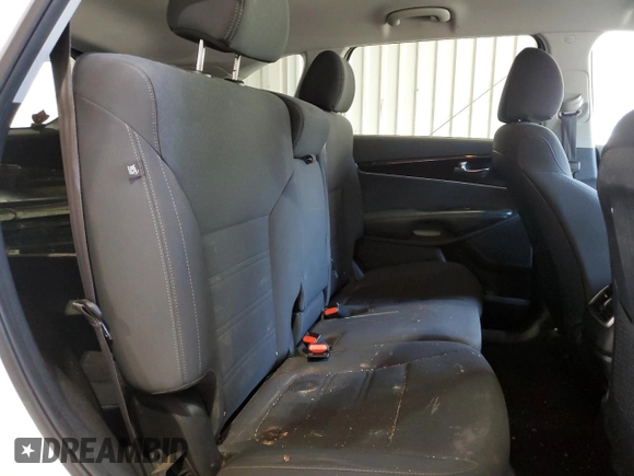 2020 Kia Sorento LX V6 with VIN 5XYPGDA53LG631156, listed as a Copart auction lot 44070025 with 114,084 mi miles and Salvage Title. Bid and sale history available at carsss.com. Image 11.