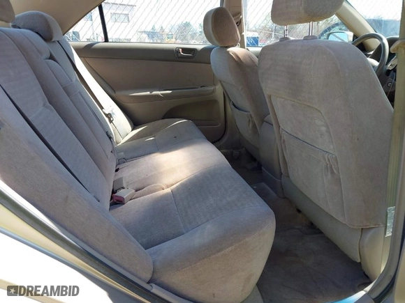 2004 Toyota Camry LE with VIN JTDBE32K740245605, listed as a IAAI auction lot 42068674 with 166,581 mi miles. Bid and sale history available at carsss.com. Image 8.