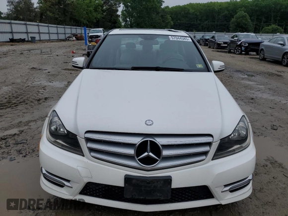 2013 Mercedes-Benz C 250 Sport z VIN WDDGF4HB3DR270325, wystawiony jako Copart lot #57044585 z przebiegiem 107 453 mil mil oraz Szkoda całkowita • Salvage title. Historia ofert i sprzedaży dostępna na DreamBid. Obrazek 5.