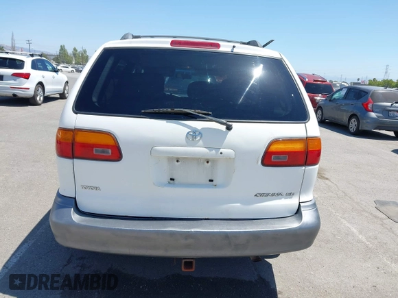 2000 Toyota Sienna CE z VIN 4T3GF19C8YU307987, wystawiony jako IAAI lot #42363309 z przebiegiem 179 374 mil mil oraz . Historia ofert i sprzedaży dostępna na DreamBid. Obrazek 16.