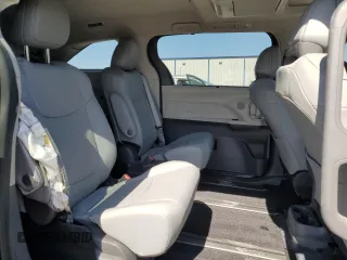 2024 Toyota Sienna XLE z VIN 5TDJRKEC6RS204692, wystawiony jako Copart lot #58079265 z przebiegiem 32 819 mil mil oraz Szkoda całkowita • Salvage title. Historia ofert i sprzedaży dostępna na DreamBid. Obrazek 11.