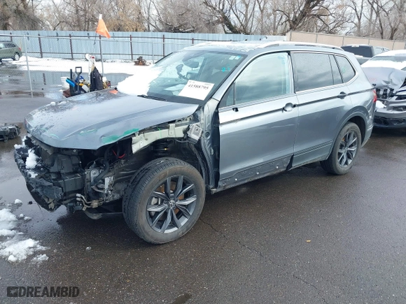 2022 Volkswagen Tiguan SE with VIN 3VV2B7AX2NM161365, listed as a IAAI auction lot 41588795 with 57,138 mi miles. Bid and sale history available at carsss.com. Image 17.