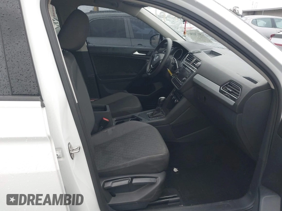 2019 Volkswagen Tiguan S z VIN 3VV1B7AX7KM018189, wystawiony jako IAAI lot #41741924 z przebiegiem 61 740 mil mil oraz . Historia ofert i sprzedaży dostępna na DreamBid. Obrazek 5.