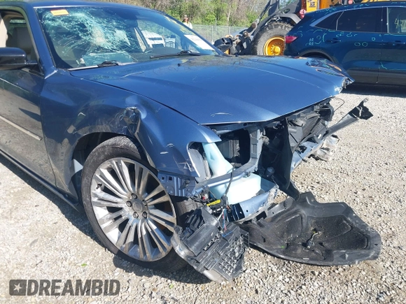 2011 Chrysler 300 C z VIN 2C3CA6CT1BH580137, wystawiony jako IAAI lot #42144399 z przebiegiem 133 082 mil mil oraz . Historia ofert i sprzedaży dostępna na DreamBid. Obrazek 18.