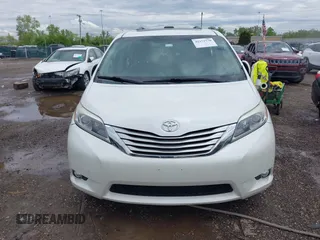 2015 Toyota Sienna XLE with VIN 5TDYK3DC3FS529256, listed as a IAAI auction lot 42172570 with 163,725 mi miles and . Bid and sale history available at carsss.com. Image 11.