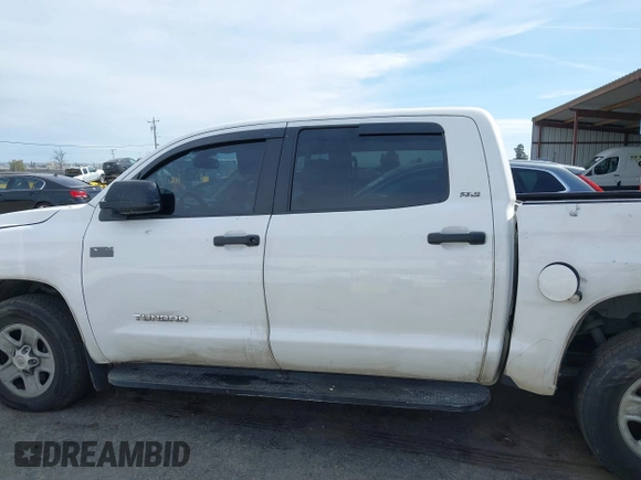 2018 Toyota Tundra 2WD SR5 with VIN 5TFEY5F12JX229395, listed as a IAAI auction lot 41860401 with 211,706 mi miles. Bid and sale history available at carsss.com. Image 14.