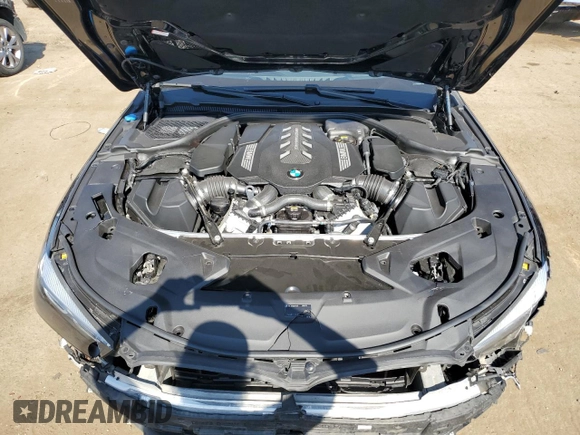 2022 BMW 8 Series M850i z VIN WBAGV8C03NCH58172, wystawiony jako Copart lot #71592504 z przebiegiem 25 854 mil mil oraz Czysty tytuł • Clean title. Historia ofert i sprzedaży dostępna na DreamBid. Obrazek 11.