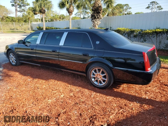 2011 Cadillac DTS Professional Limousine z VIN 1GE7K9C62BU600079, wystawiony jako Copart lot #57912465 z przebiegiem 52 328 mil mil oraz Tytuł czysty. Historia ofert i sprzedaży dostępna na DreamBid. Obrazek 2.