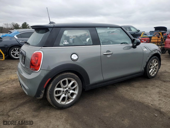 2016 MINI Cooper Hardtop S with VIN WMWXP7C55G3B92633, listed as a Copart auction lot 47946985 with 112,104 mi miles and Salvage Title. Bid and sale history available at carsss.com. Image 3.