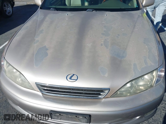 2001 Lexus ES 300 with VIN JT8BF28G215105081, listed as a IAAI auction lot 41318456 with 207,259 mi miles. Bid and sale history available at carsss.com. Image 6.