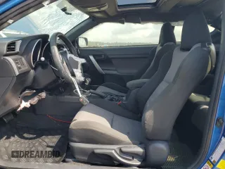 2016 Scion tC z VIN JTKJF5C78GJ016405, wystawiony jako Copart lot #54265995 z przebiegiem 89 467 mil mil oraz Szkody całkowita. Historia ofert i sprzedaży dostępna na DreamBid. Obrazek 7.