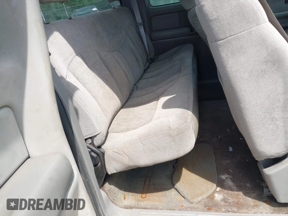 2000 Chevrolet Silverado 1500 LS with VIN 2GCEC19T4Y1269344, listed as a IAAI auction lot 42167334 with 294,781 mi miles. Bid and sale history available at carsss.com. Image 8.