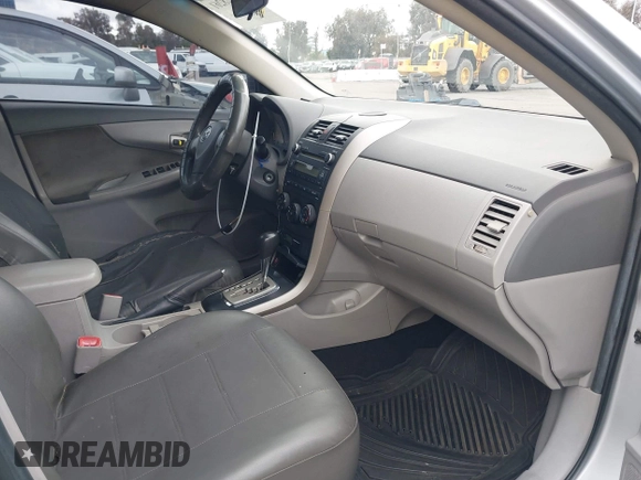 2010 Toyota Corolla z VIN 2T1BU4EE5AC365130, wystawiony jako IAAI lot #41528261 z przebiegiem 108 136 mil mil oraz . Historia ofert i sprzedaży dostępna na DreamBid. Obrazek 5.