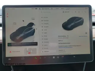 2024 Tesla Model Y Performance z VIN 7SAYGDEF5RF125127, wystawiony jako Copart lot #56753105 z przebiegiem 9 267 mil mil oraz Szkoda całkowita • Salvage title. Historia ofert i sprzedaży dostępna na DreamBid. Obrazek 9.