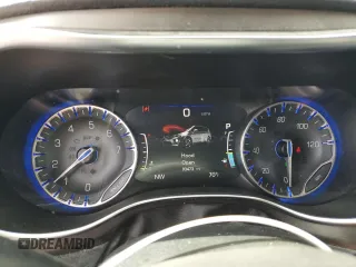 2017 Chrysler Pacifica Limited z VIN 2C4RC1GG5HR759865, wystawiony jako Copart lot #56431515 z przebiegiem 93 473 mil mil oraz Szkoda całkowita • Salvage title. Historia ofert i sprzedaży dostępna na DreamBid. Obrazek 9.