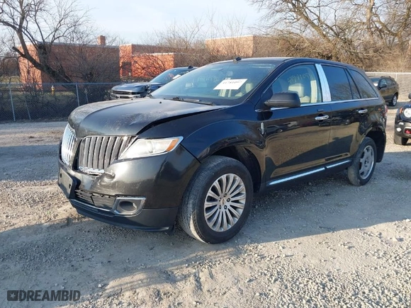 2011 Lincoln MKX with VIN 2LMDJ6JK5BBJ24235, listed as a IAAI auction lot 41781097 with 190,307 mi miles. Bid and sale history available at carsss.com. Image 2.