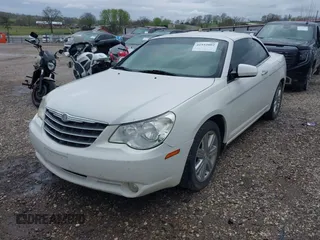 2010 Chrysler Sebring Limited z VIN 1C3BC6EV2AN122617, wystawiony jako IAAI lot #41932002 z przebiegiem 135 264 mil mil oraz . Historia ofert i sprzedaży dostępna na DreamBid. Obrazek 2.