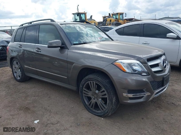 2015 Mercedes-Benz GLK-Class GLK 350 with VIN WDCGG8JB4FG379507, listed as a IAAI auction lot 41180925 with 75,506 mi miles. Bid and sale history available at carsss.com. Image 1.