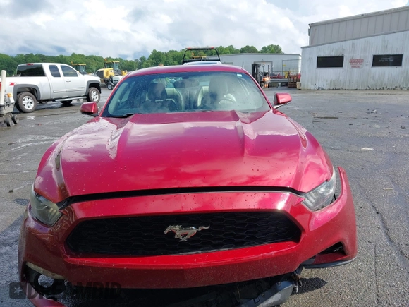 2017 Ford Mustang EcoBoost z VIN 1FA6P8TH7H5295141, wystawiony jako IAAI lot #42257611 z przebiegiem 66 490 mil mil oraz . Historia ofert i sprzedaży dostępna na DreamBid. Obrazek 12.