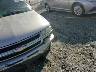 2004 Chevrolet Tahoe LT z VIN 1GNEK13Z34J239422, wystawiony jako Copart lot #54661015 z przebiegiem 421 131 mil mil oraz Szkoda całkowita • Salvage title. Historia ofert i sprzedaży dostępna na DreamBid. Obrazek 13.