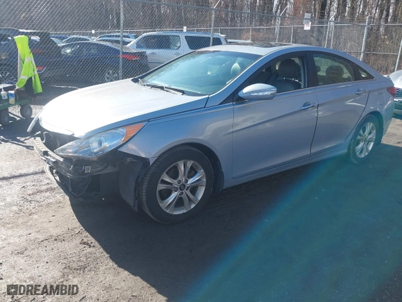 2013 Hyundai Sonata SE with VIN 5NPEC4AC3DH639723, listed as a IAAI auction lot 41512518 with 111,731 mi miles. Bid and sale history available at carsss.com. Image 17.