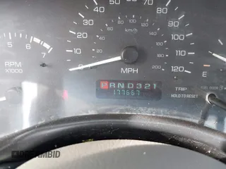 1999 Oldsmobile Cutlass GLS z VIN 1G3NG52M4X6319701, wystawiony jako IAAI lot #41616474 z przebiegiem 177 667 mil mil oraz . Historia ofert i sprzedaży dostępna na DreamBid. Obrazek 7.