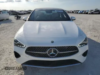 2025 Mercedes-Benz CLA 250 z VIN W1K5J4GB0SN485981, wystawiony jako Copart lot #43567725 z przebiegiem 1 566 mil mil oraz Szkoda całkowita • Salvage title. Historia ofert i sprzedaży dostępna na DreamBid. Obrazek 5.