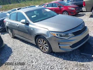 2018 Kia Optima S with VIN 5XXGT4L33JG269127, listed as a IAAI auction lot 41479547 with 172,695 mi miles. Bid and sale history available at carsss.com. Image 1.