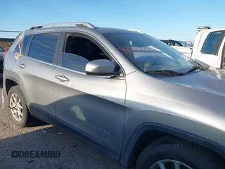 2015 Jeep Cherokee Latitude z VIN 1C4PJMCS3FW673872, wystawiony jako IAAI lot #41778031 z przebiegiem 173 845 mil mil oraz . Historia ofert i sprzedaży dostępna na DreamBid. Obrazek 13.