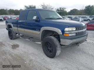 2001 Chevrolet Silverado 1500 LS with VIN 2GCEC19T311396687, listed as a IAAI auction lot 41552808 with 183,040 mi miles. Bid and sale history available at carsss.com. Image 1.
