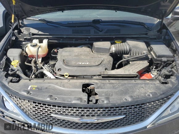 2018 Chrysler Pacifica Touring Plus z VIN 2C4RC1FG4JR117046, wystawiony jako Copart lot #56523015 z przebiegiem 42 675 mil mil oraz Szkoda całkowita • Salvage title. Historia ofert i sprzedaży dostępna na DreamBid. Obrazek 12.
