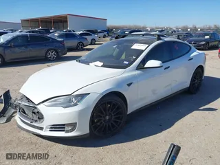 2013 Tesla Model S Performance with VIN 5YJSA1DP4DFP17057, listed as a IAAI auction lot 41482845 with 1 mi miles. Bid and sale history available at carsss.com. Image 17.