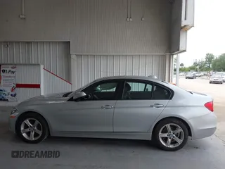 2013 BMW 3 Series 328i z VIN WBA3A5G58DNP18975, wystawiony jako IAAI lot #42401081 z przebiegiem 133 315 mil mil oraz . Historia ofert i sprzedaży dostępna na DreamBid. Obrazek 15.
