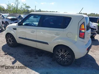 2010 Kia Soul + with VIN KNDJT2A24A7044597, listed as a IAAI auction lot 41798936 with 152,707 mi miles. Bid and sale history available at carsss.com. Image 3.