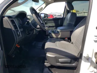 2018 Ram 1500 Express z VIN 3C6RR7KT3JG137841, wystawiony jako Copart lot #52209005 z przebiegiem 36 123 mil mil oraz Czysty tytuł • Clean title. Historia ofert i sprzedaży dostępna na DreamBid. Obrazek 7.