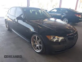 2008 BMW 3 Series 335i z VIN WBAVB73588KY62508, wystawiony jako IAAI lot #42375020 z przebiegiem 170 083 mil mil oraz . Historia ofert i sprzedaży dostępna na DreamBid. Obrazek 1.