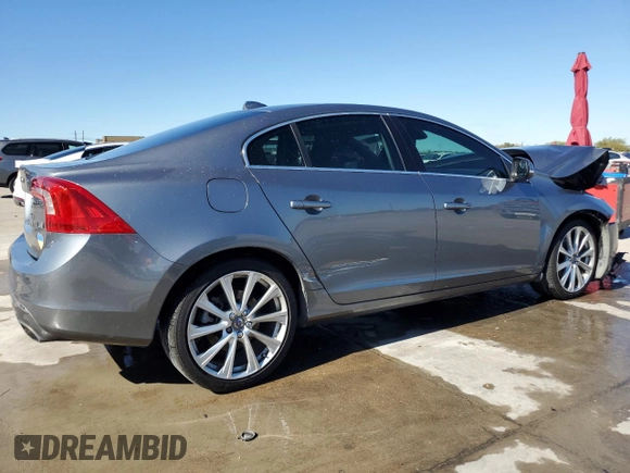2017 Volvo S60 Inscription z VIN LYV402HK2HB150225, wystawiony jako Copart lot #80588184 z przebiegiem 53 910 mil mil oraz Szkoda całkowita • Salvage title. Historia ofert i sprzedaży dostępna na DreamBid. Obrazek 3.