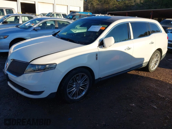 2014 Lincoln MKT EcoBoost z VIN 2LMHJ5AT4EBL52249, wystawiony jako IAAI lot #41347712 z przebiegiem 110 370 mil mil oraz . Historia ofert i sprzedaży dostępna na DreamBid. Obrazek 2.