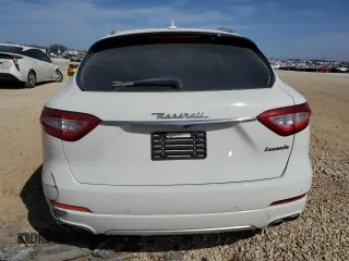 2017 Maserati Levante z VIN ZN661XUL8HX248132, wystawiony jako Copart lot #49136045 z przebiegiem 19 715 mil mil oraz Czysty tytuł • Clean title. Historia ofert i sprzedaży dostępna na DreamBid. Obrazek 6.