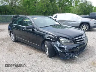 2014 Mercedes-Benz C 300 Sport z VIN WDDGF8ABXER319278, wystawiony jako IAAI lot #41240867 z przebiegiem 91 985 mil mil oraz . Historia ofert i sprzedaży dostępna na DreamBid. Obrazek 1.